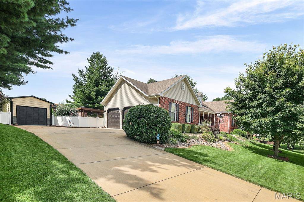 1105 Saddlewood DR, Maryville, IL 62062