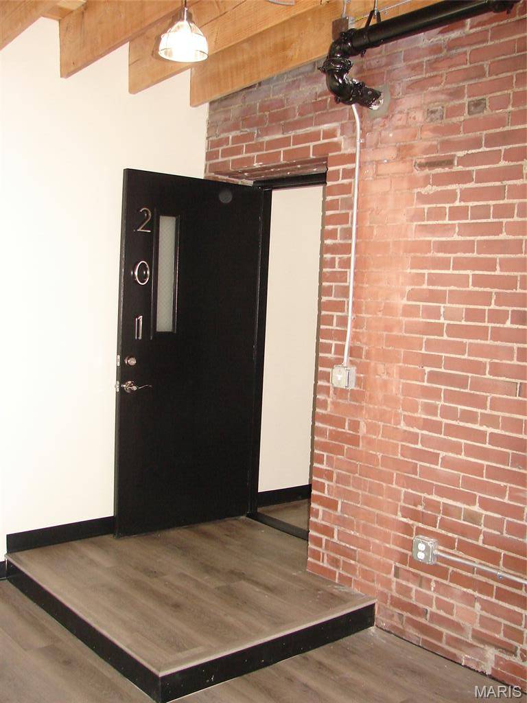 333 S Kansas ST #201, Edwardsville, IL 62025