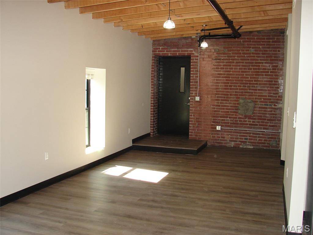 333 S Kansas ST #201, Edwardsville, IL 62025