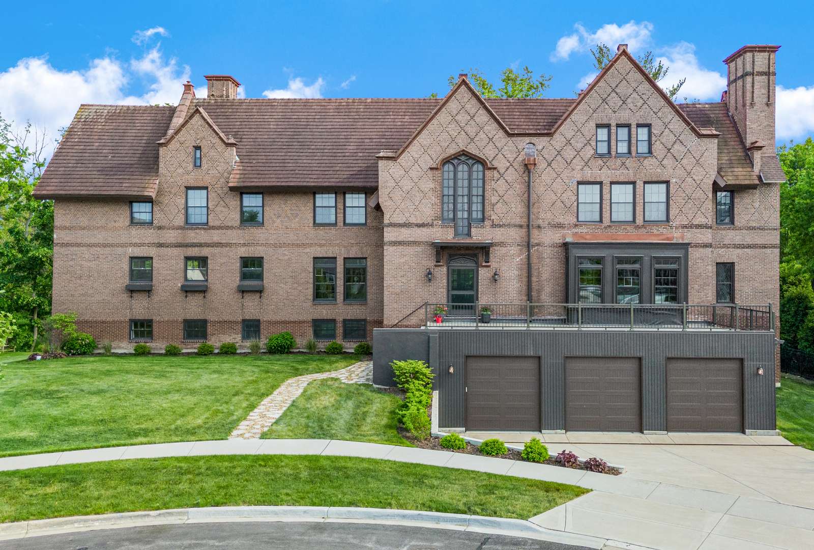 141 Loretto CT, Wheaton, IL 60189