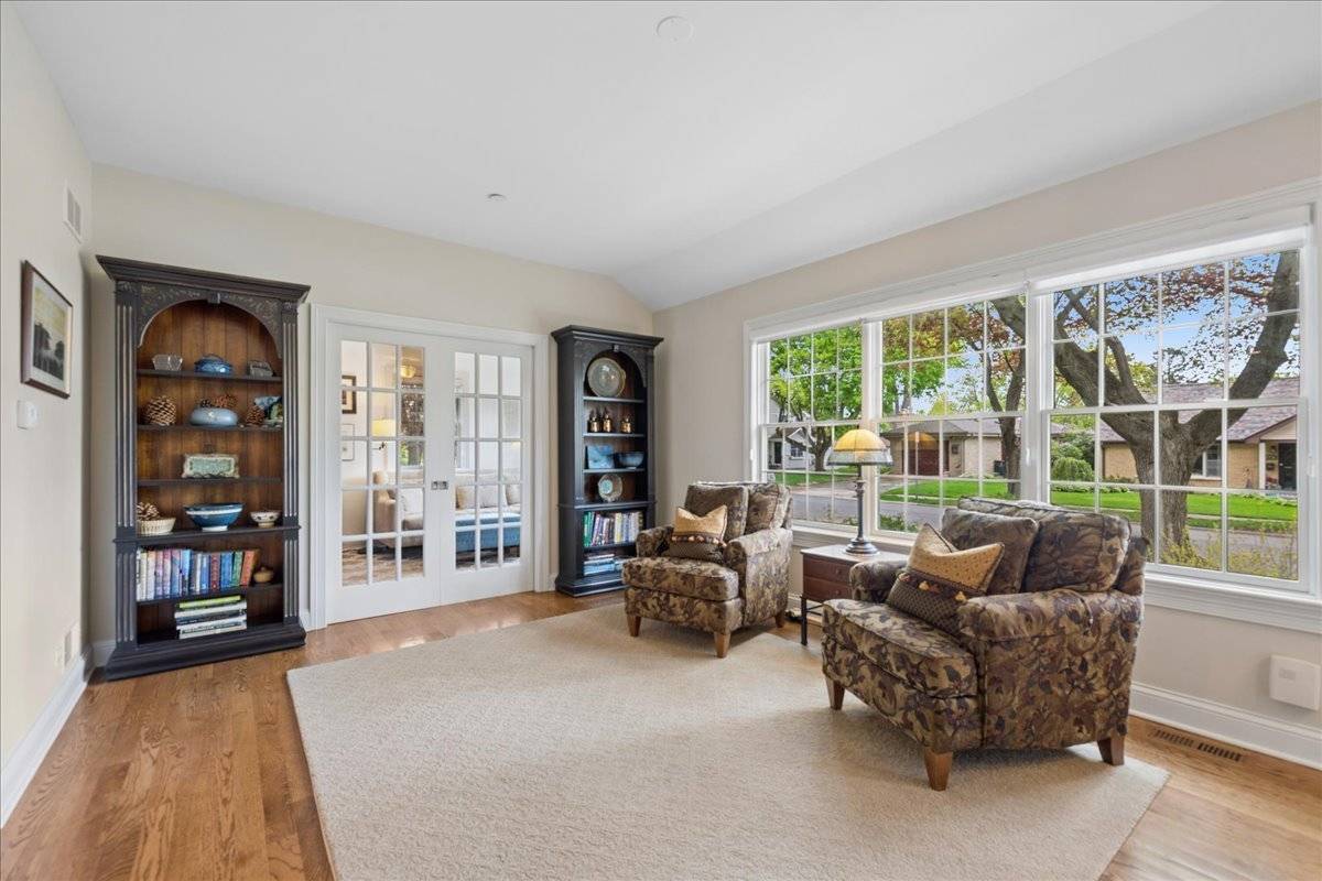 512 Oak ST, Libertyville, IL 60048