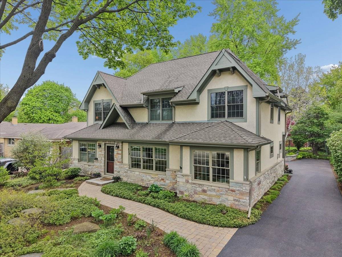 512 Oak ST, Libertyville, IL 60048