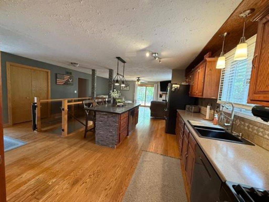 7758 Ray CT, Roscoe, IL 61073