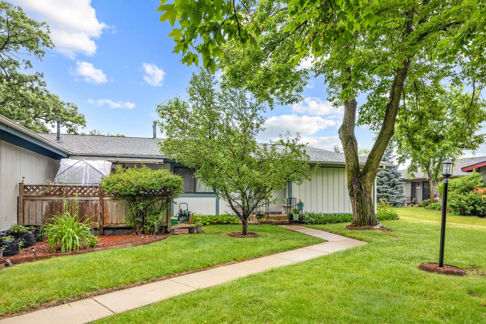 907 Royal DR #3b, Mchenry, IL 60050