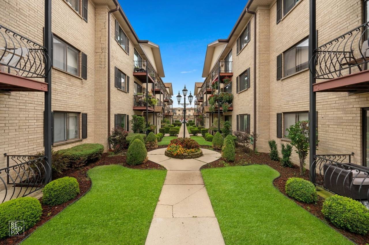 5151 N East River RD #332D, Chicago, IL 60656