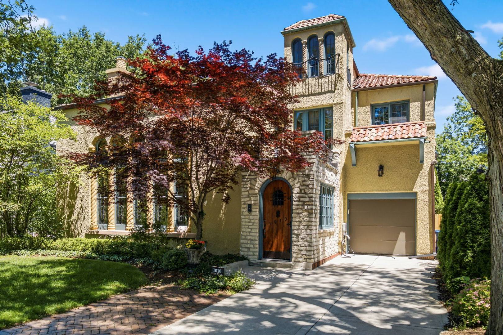 1010 Sheridan RD, Wilmette, IL 60091