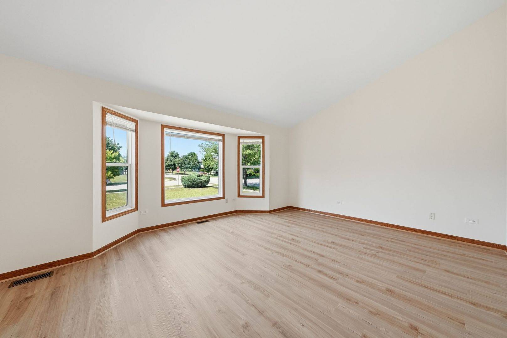 1402 Enborn DR, Joliet, IL 60431