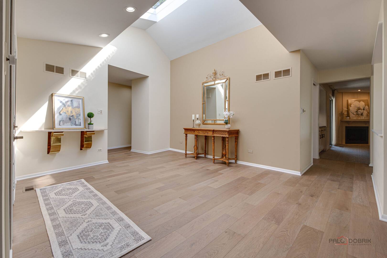 2457 Seville CIR, Northbrook, IL 60062