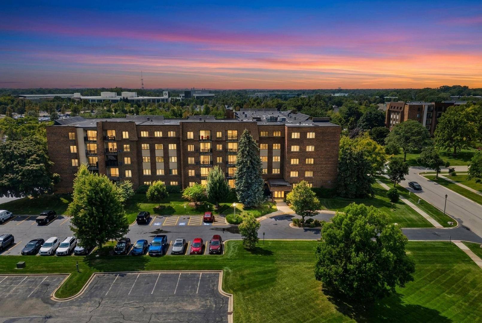 453 Raintree DR #3P, Glen Ellyn, IL 60137