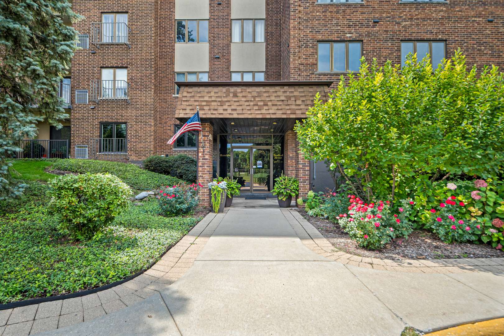 453 Raintree DR #3P, Glen Ellyn, IL 60137