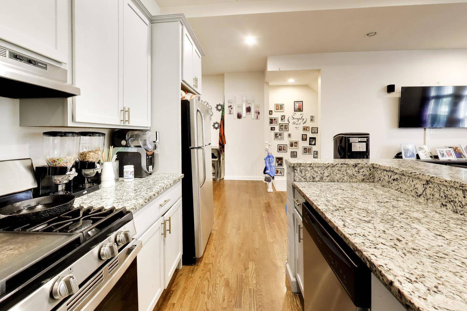 3014 W Walnut ST, Chicago, IL 60612