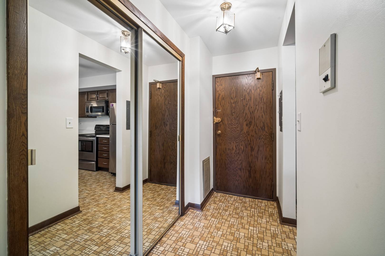 6525 N Nashville AVE #403D, Chicago, IL 60631