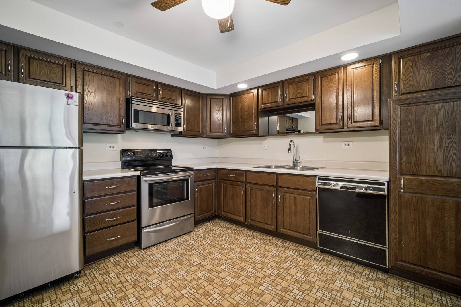 6525 N Nashville AVE #403D, Chicago, IL 60631