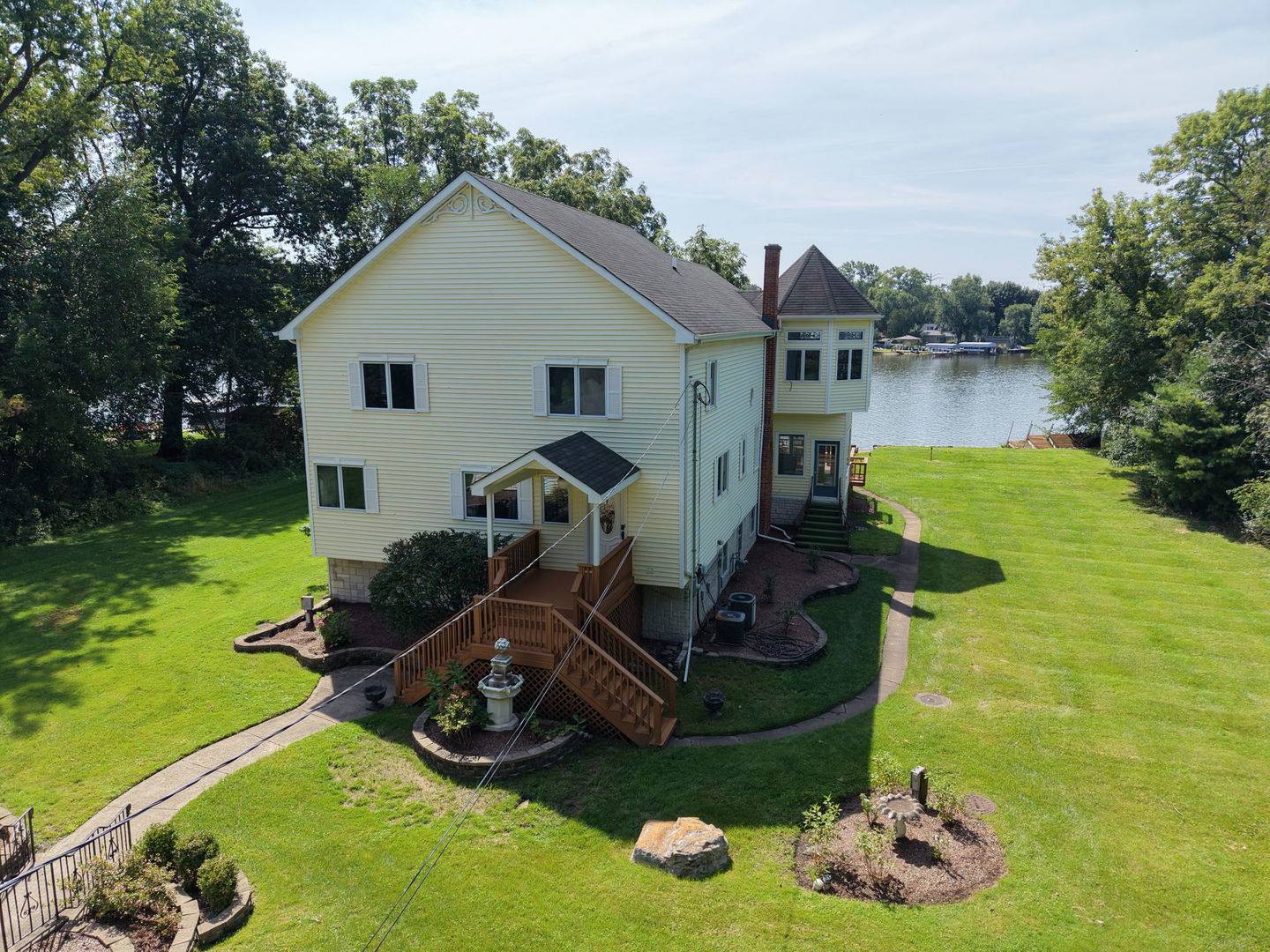 1301 Tower LN, Cary, IL 60013