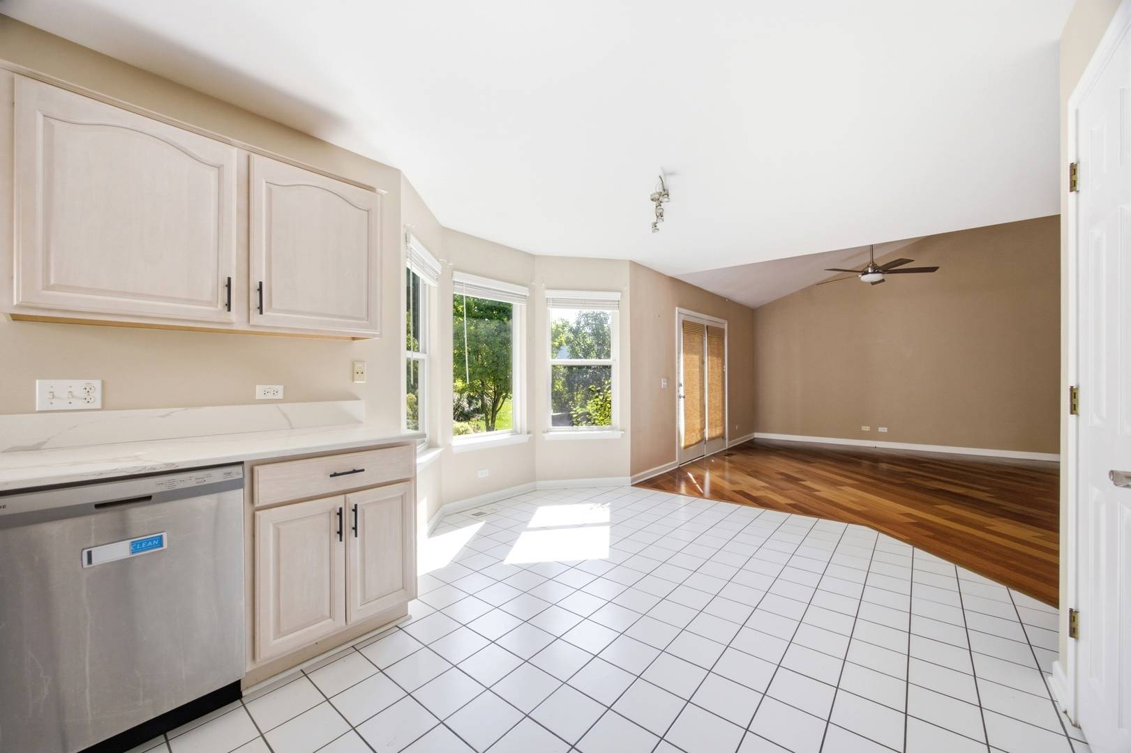 3107 Hampshire LN, Waukegan, IL 60087