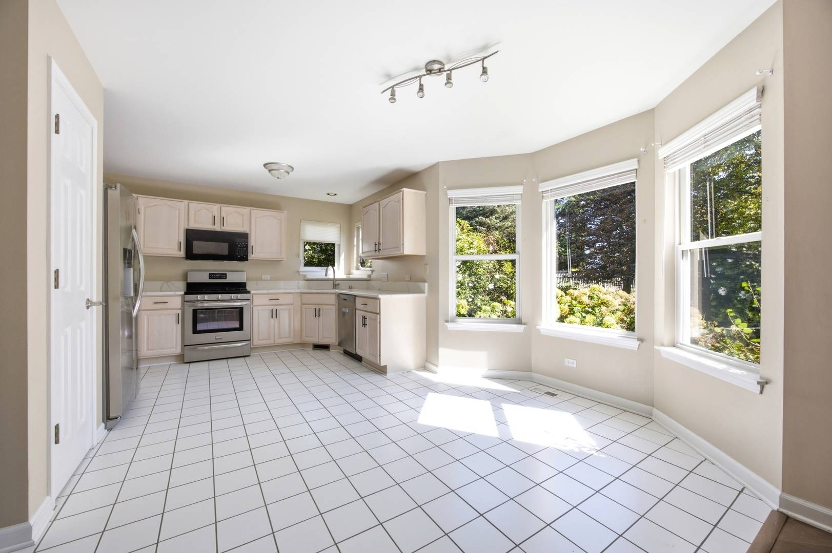 3107 Hampshire LN, Waukegan, IL 60087