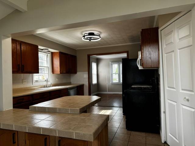 7035 W 115th ST, Worth, IL 60482