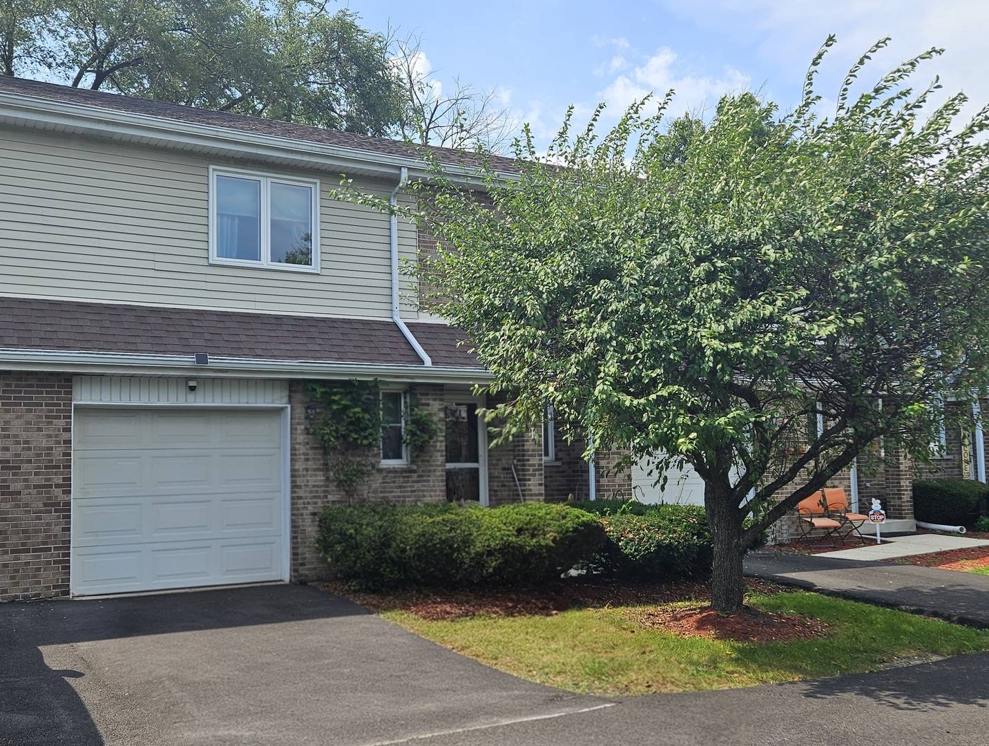 10956 S 76th AVE, Palos Hills, IL 60465
