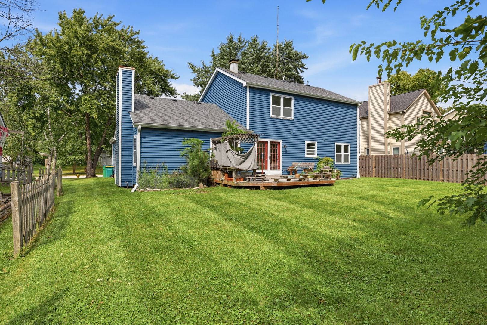 27W105 Walnut DR, Winfield, IL 60190