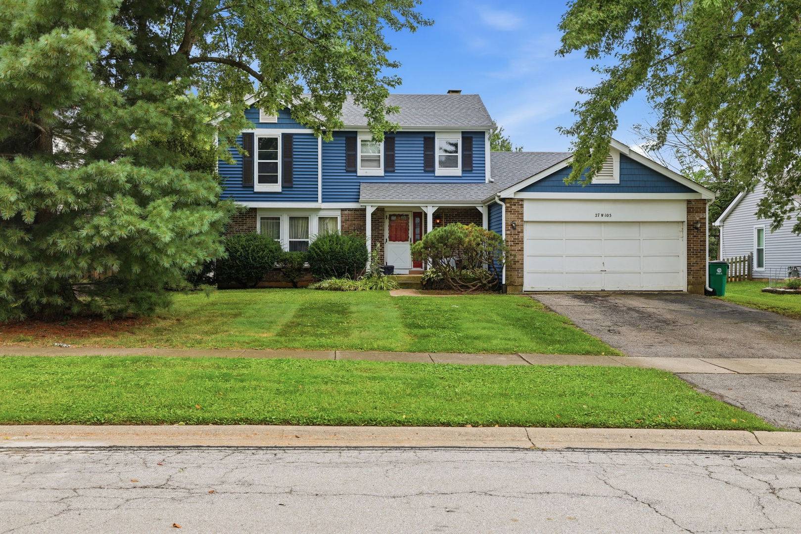 27W105 Walnut DR, Winfield, IL 60190