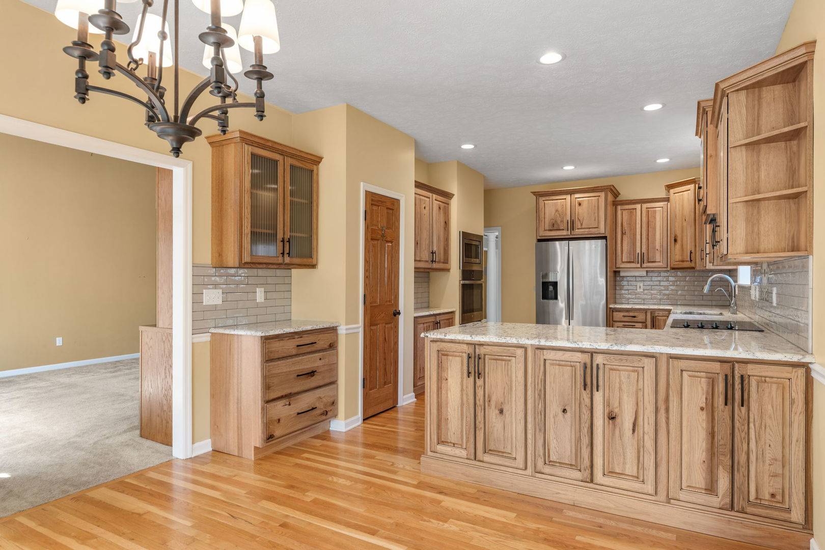 1385 Old Freeport PL, Bettendorf, IA 52722
