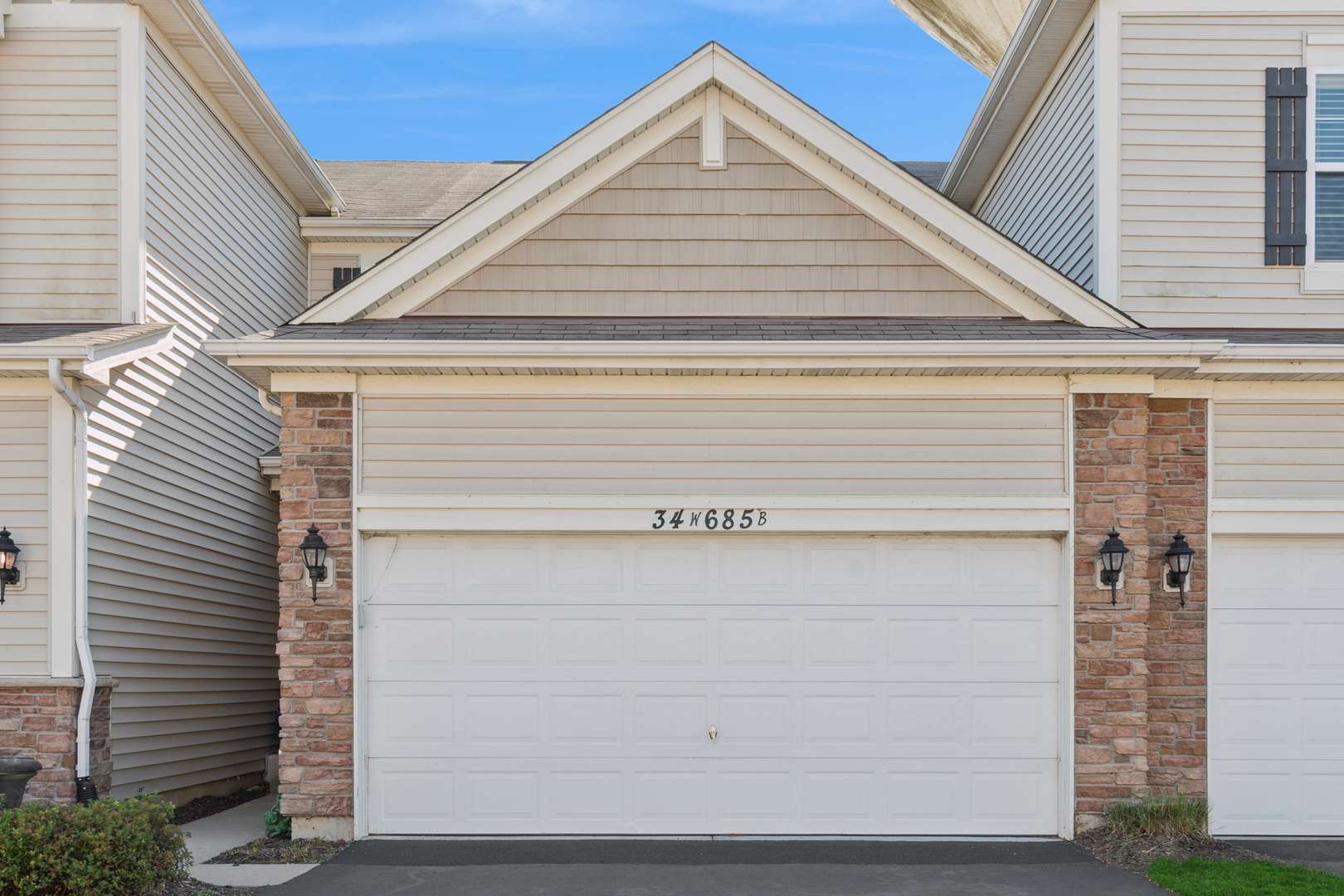 34W685 Roosevelt AVE #B, St. Charles, IL 60174