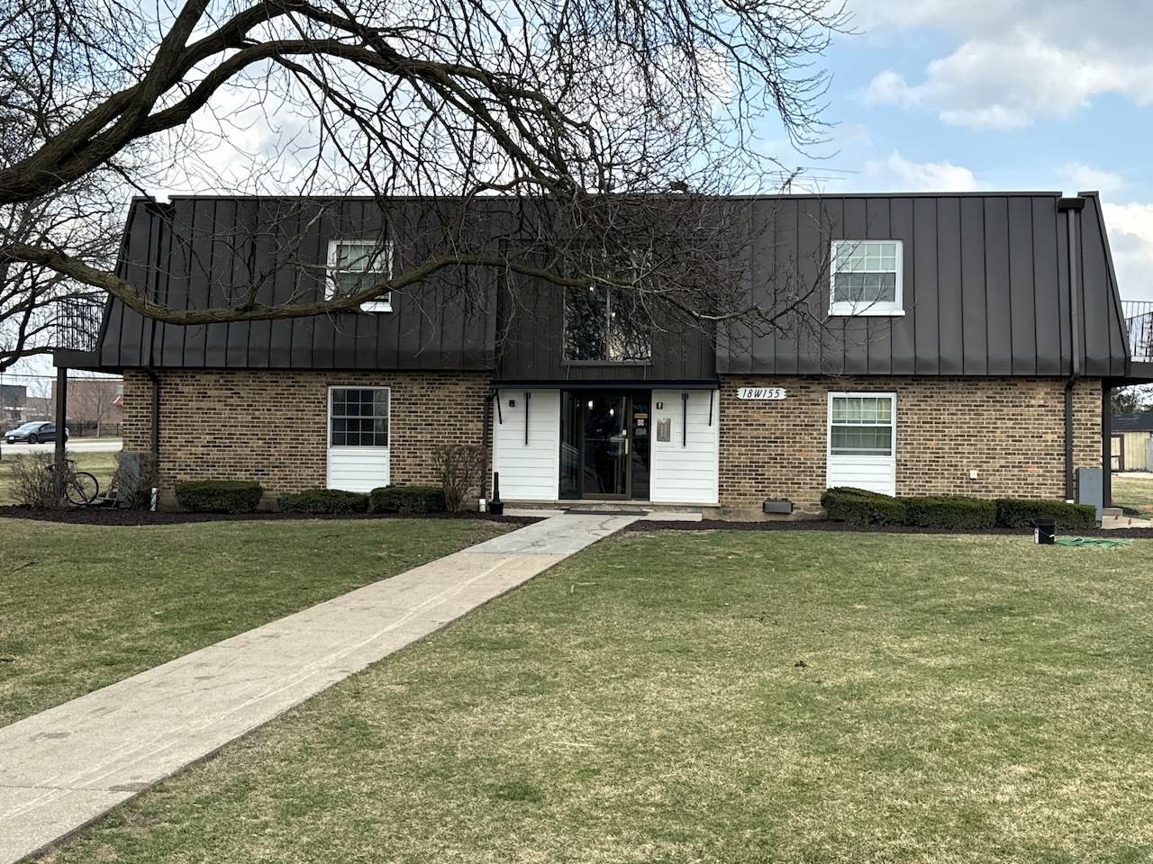 171 W 63rd ST #B202, Westmont, IL 60559