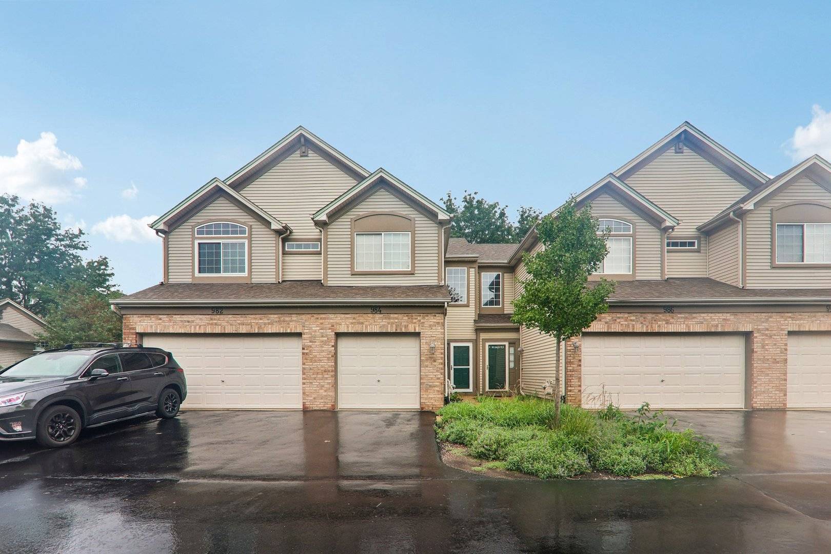 984 Parkhill CIR, Aurora, IL 60502