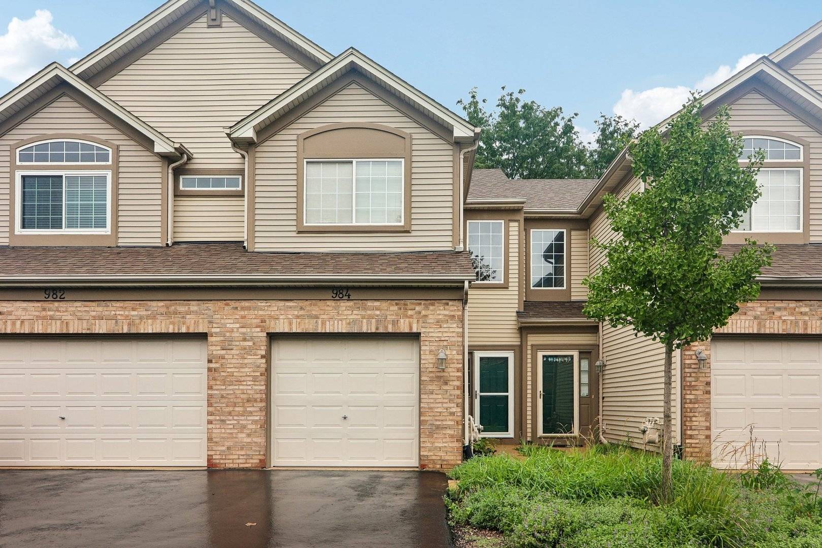 984 Parkhill CIR, Aurora, IL 60502