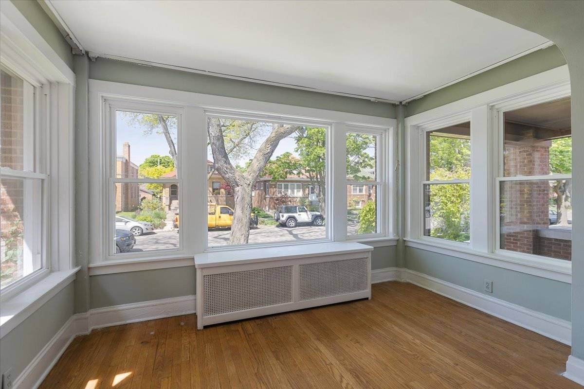 6515 N MAPLEWOOD AVE, Chicago, IL 60645