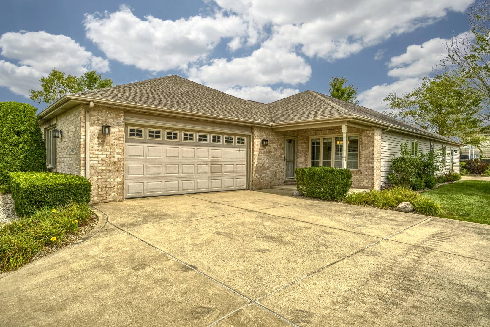 9881 Hart Street, St. John, IN 46373