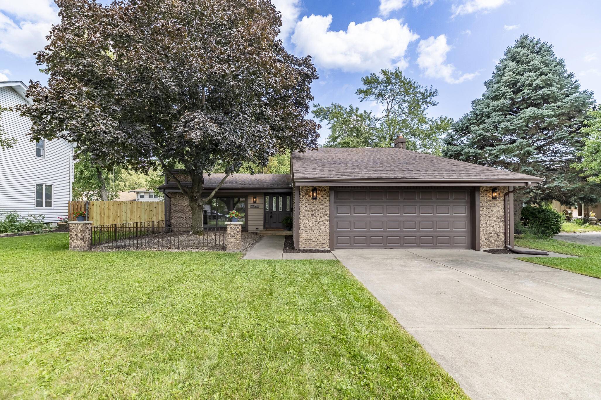 9425 Oriole Drive, Munster, IN 46321