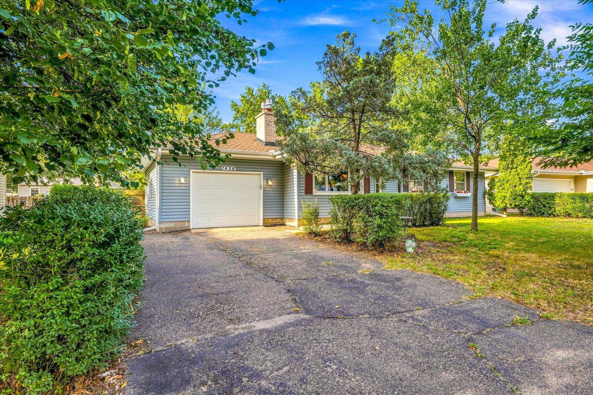 7428 Concerto Curve NE, Fridley, MN 55432