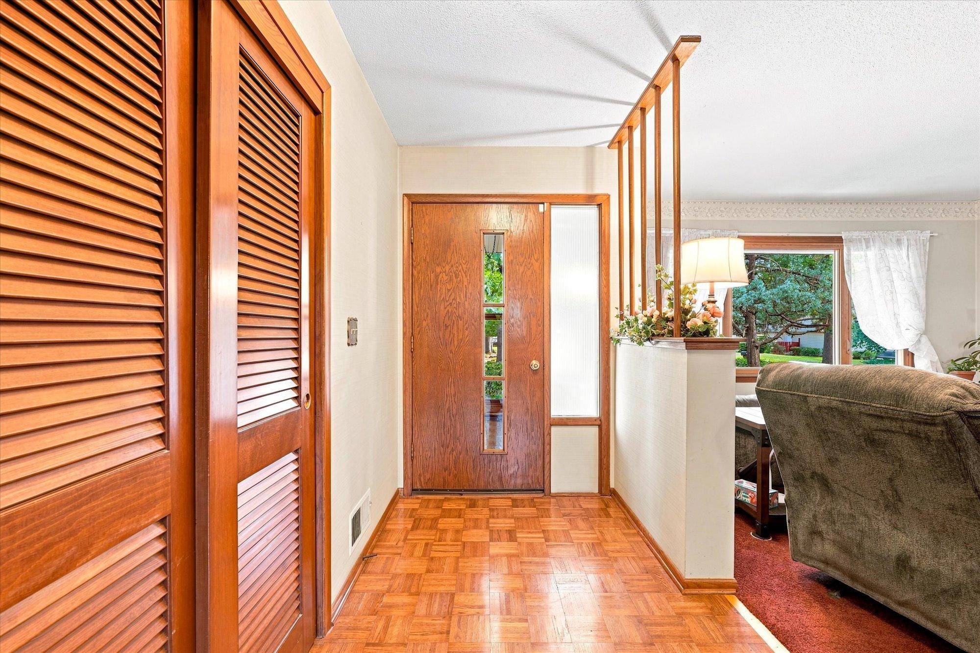 7428 Concerto Curve NE, Fridley, MN 55432
