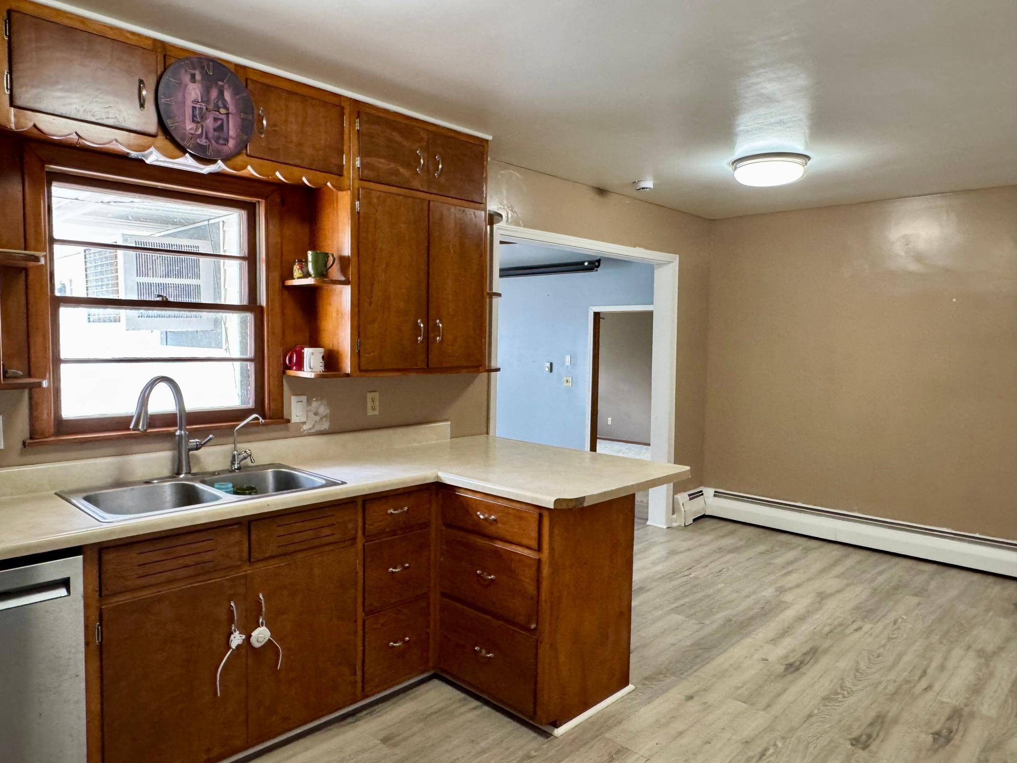 905 W Chestnut AVE, Olivia, MN 56277