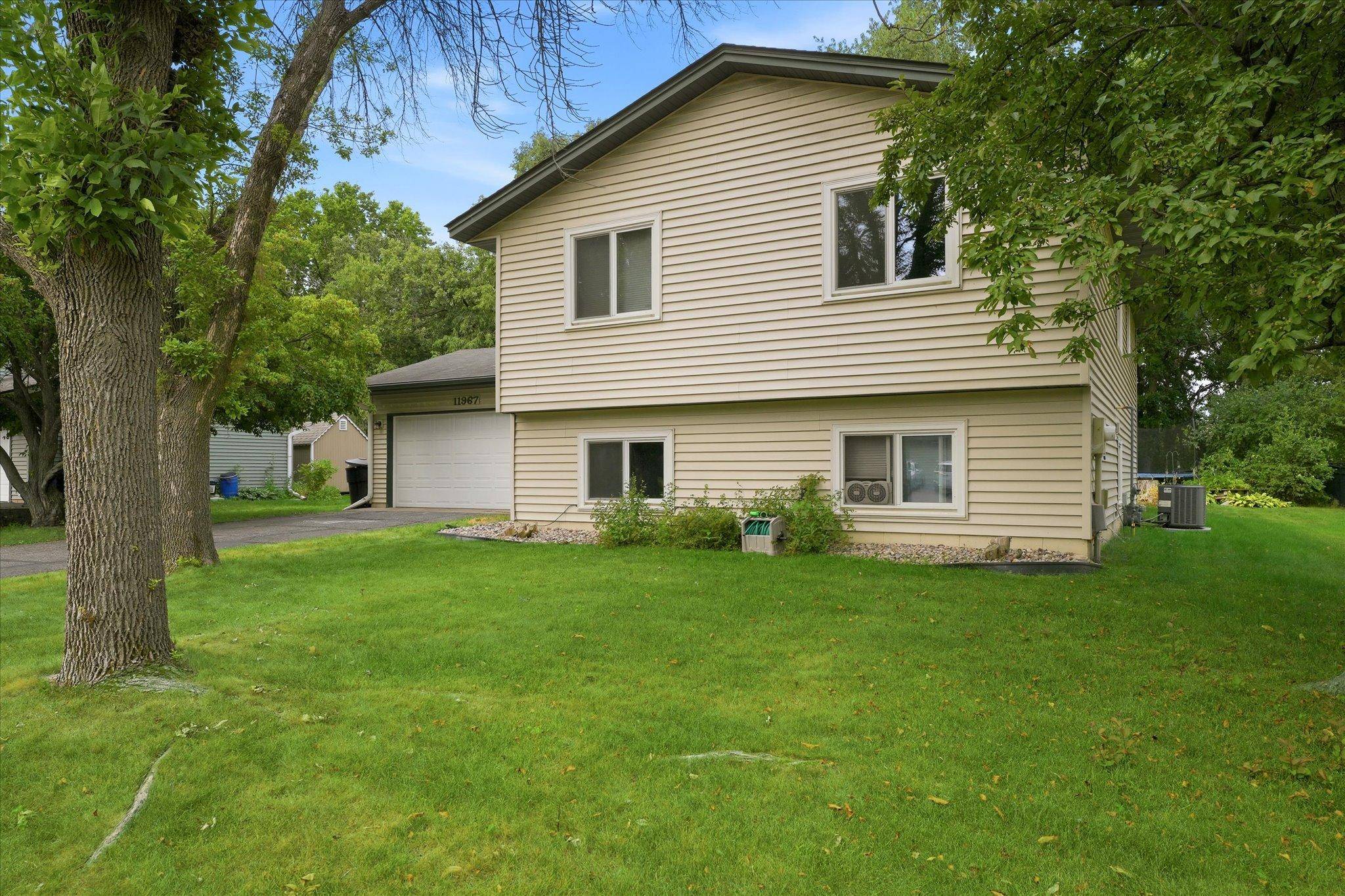 11967 Wisconsin AVE N, Champlin, MN 55316