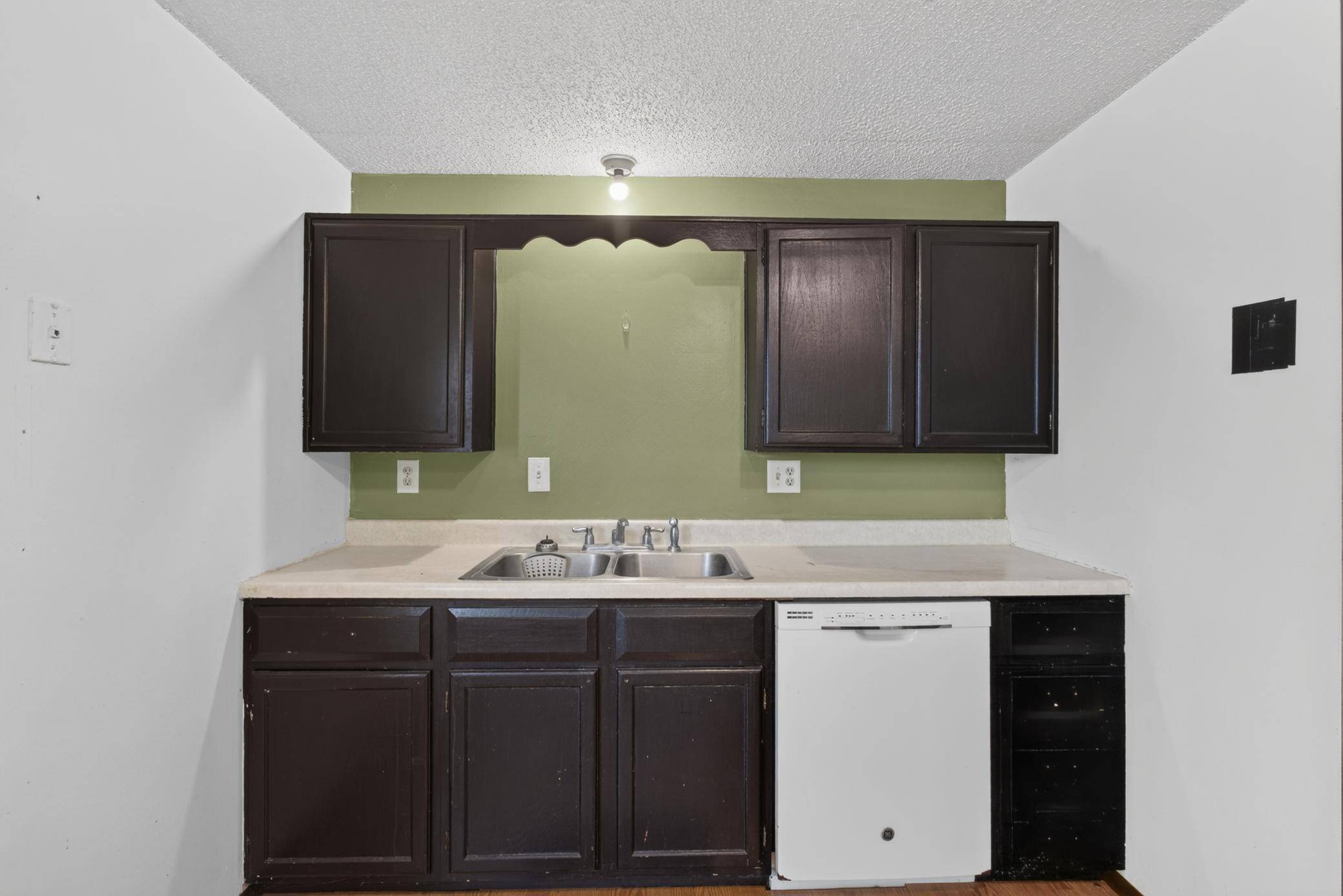 1081 Zemble ST, Chaska, MN 55318