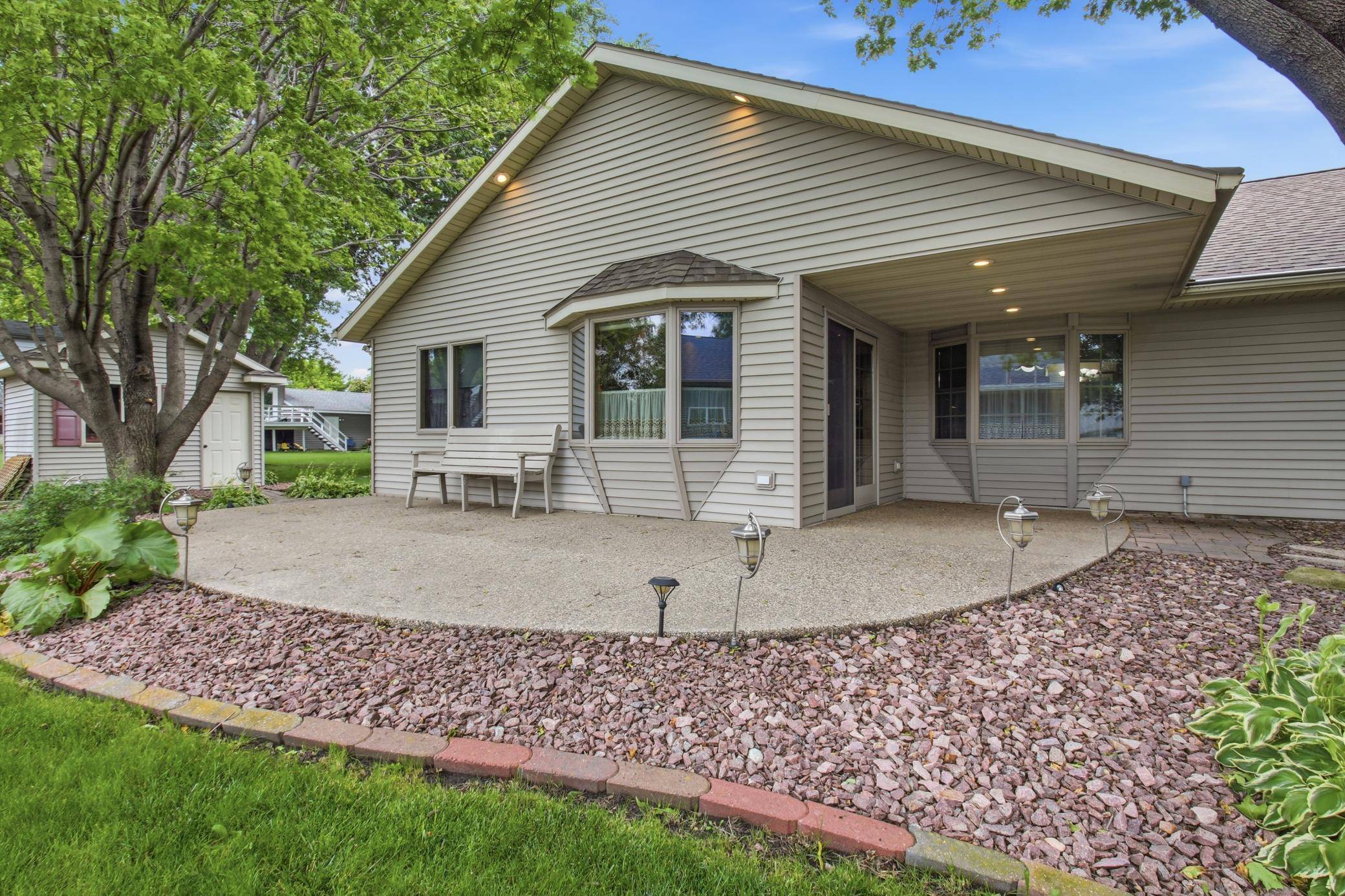 2204 20th ST SW, Willmar, MN 56201