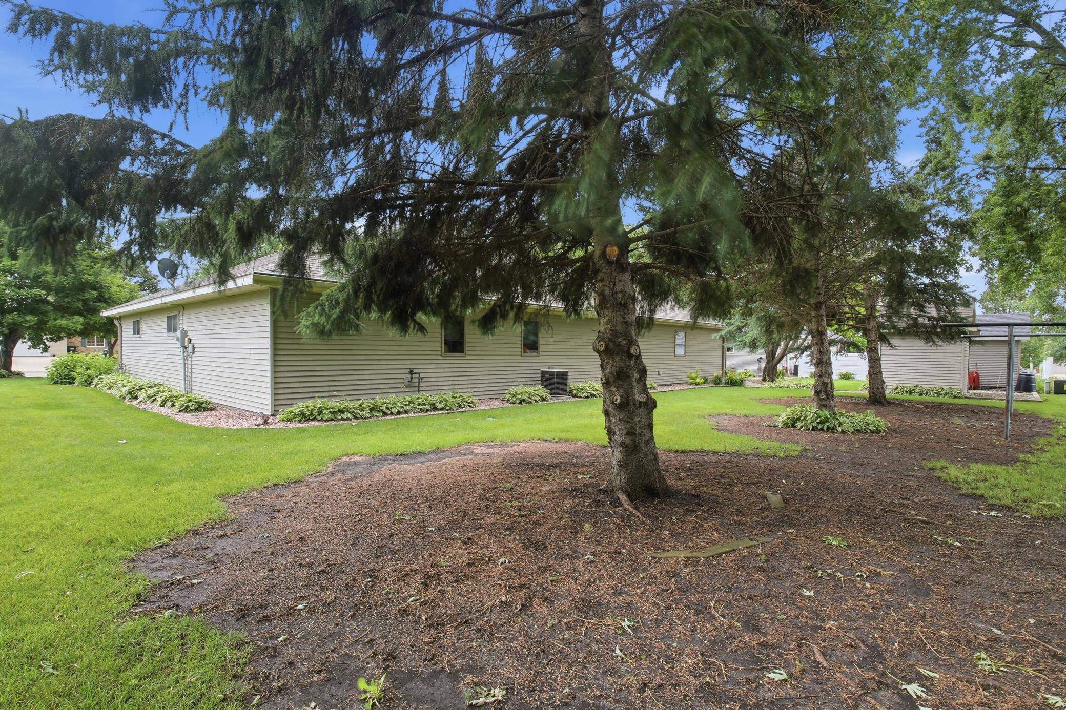 2204 20th ST SW, Willmar, MN 56201