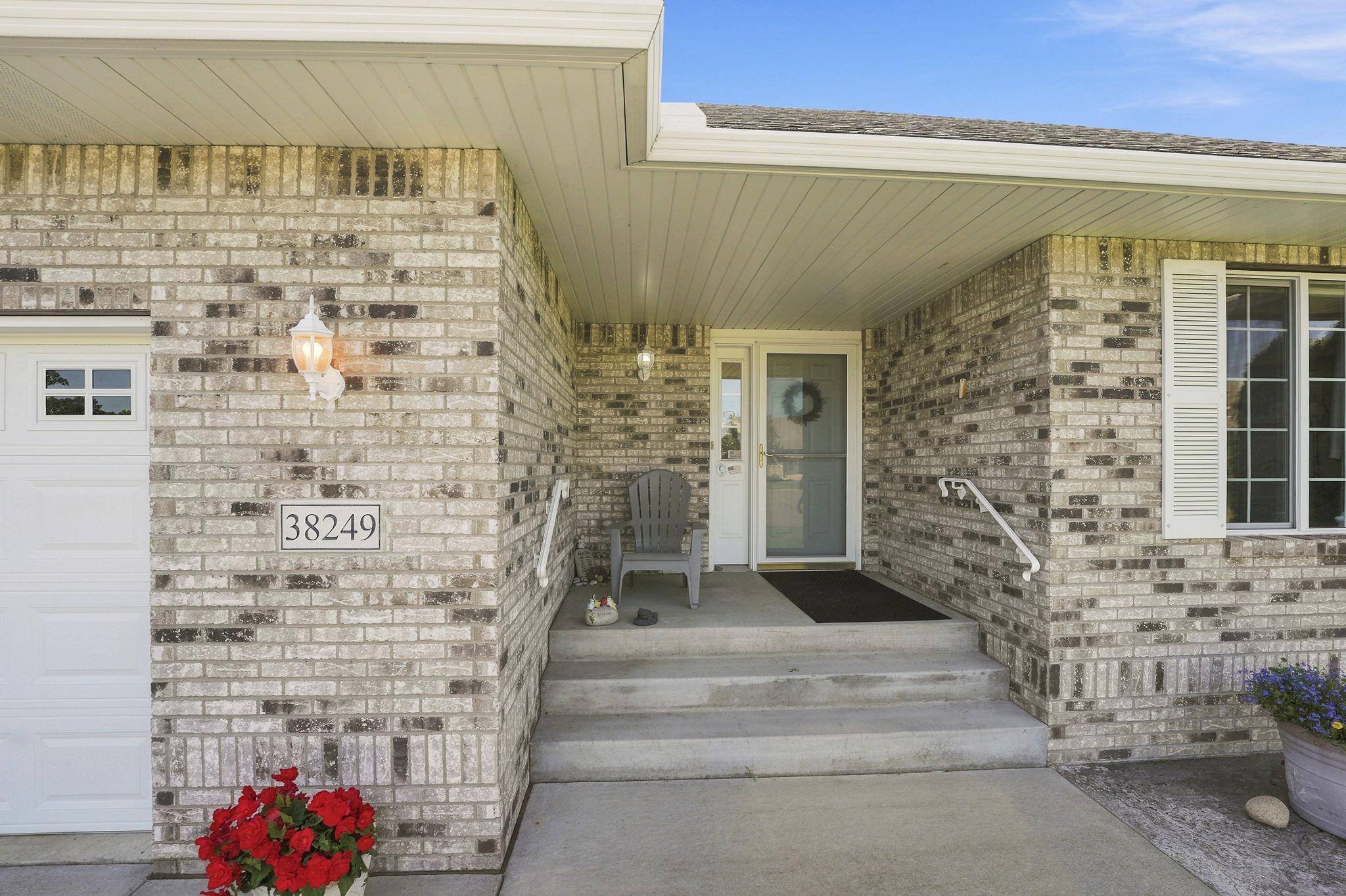 38249 Everton AVE, North Branch, MN 55056