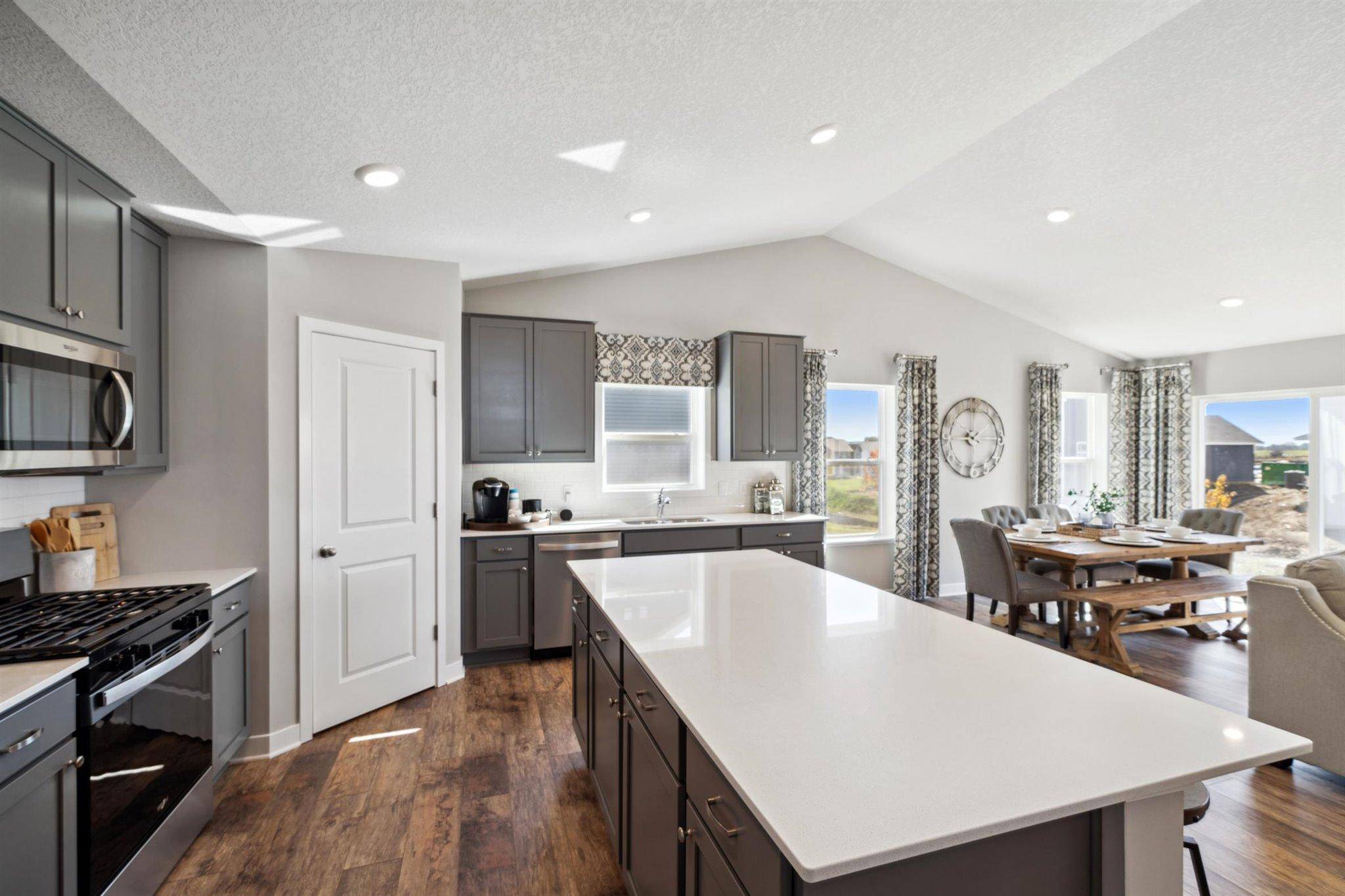 1644 Shasta DR, Shakopee, MN 55379