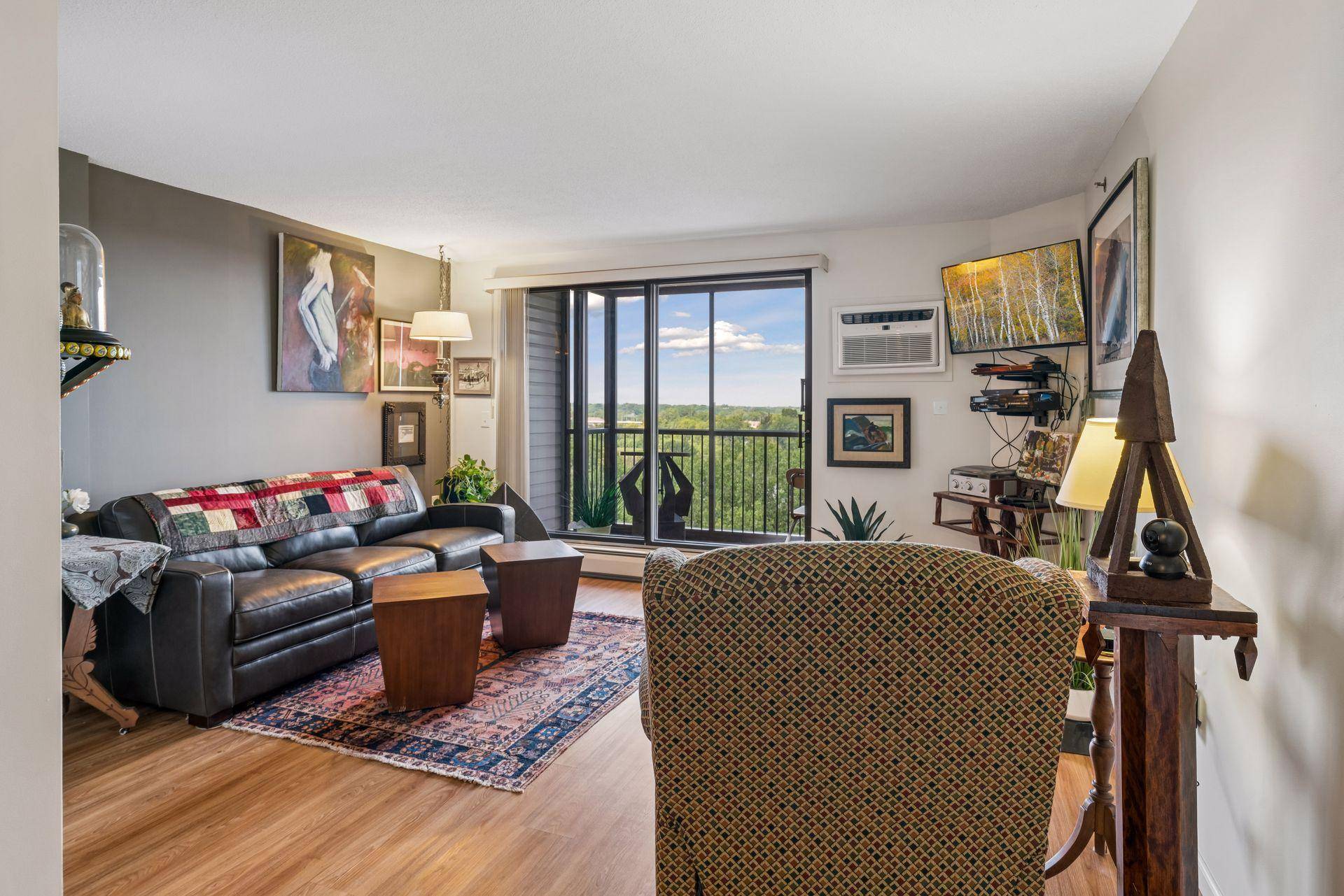 6500 Woodlake DR #905, Richfield, MN 55423