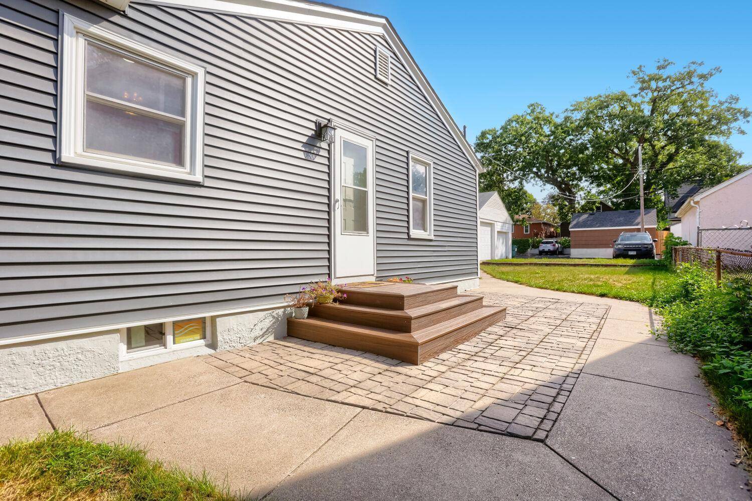 4429 6th ST NE, Columbia Heights, MN 55421