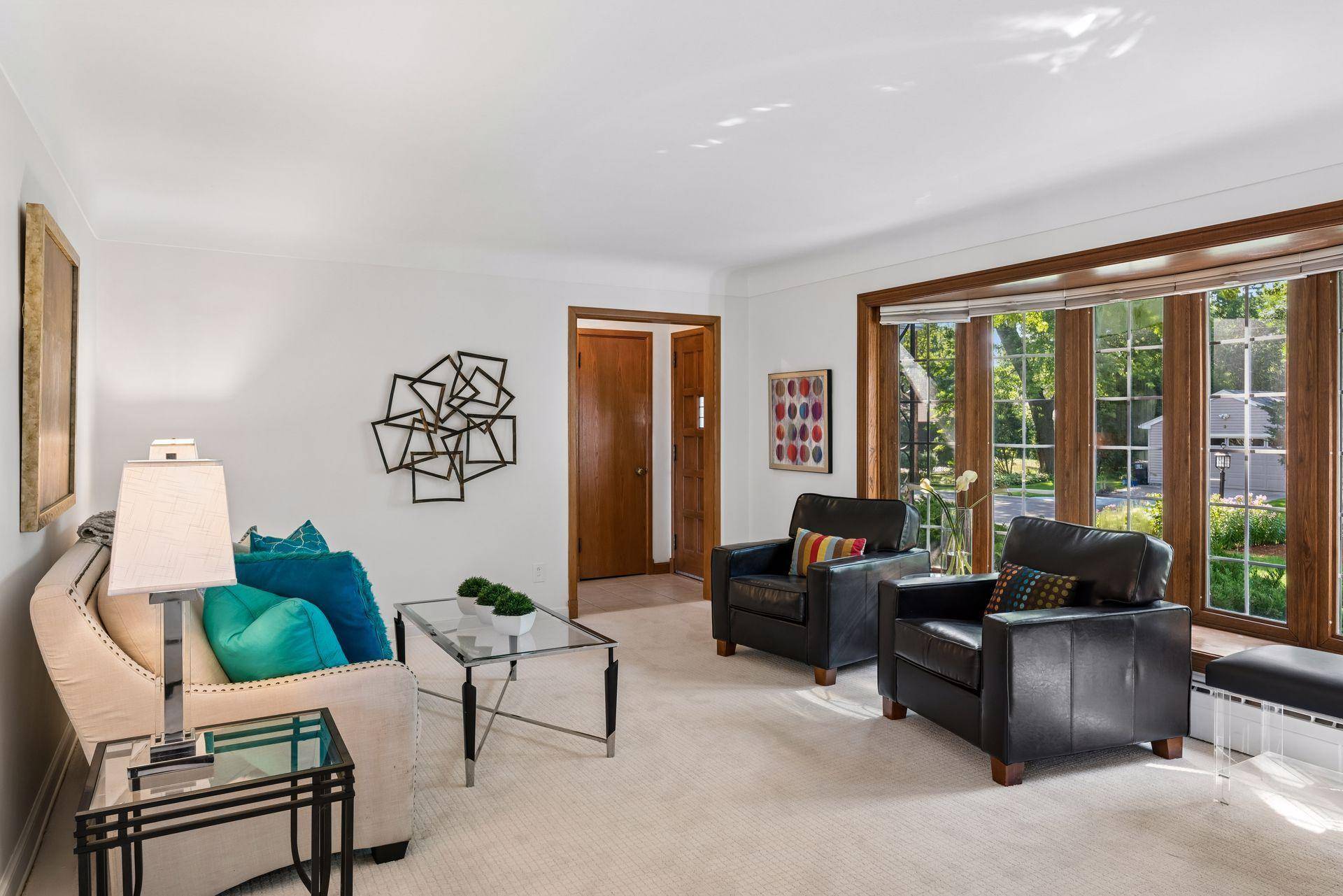 1709 Preston LN, Hopkins, MN 55343