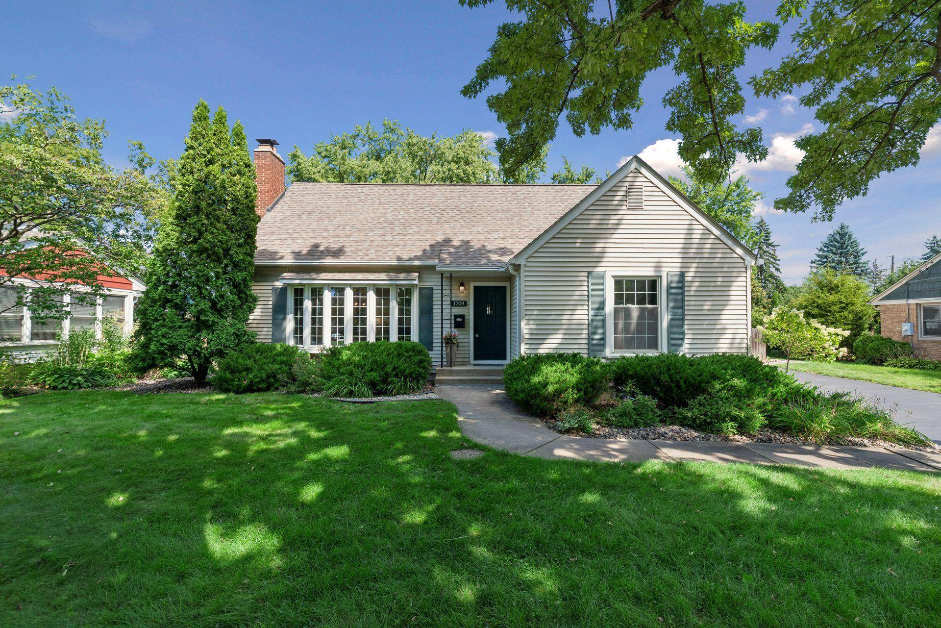 1709 Preston LN, Hopkins, MN 55343