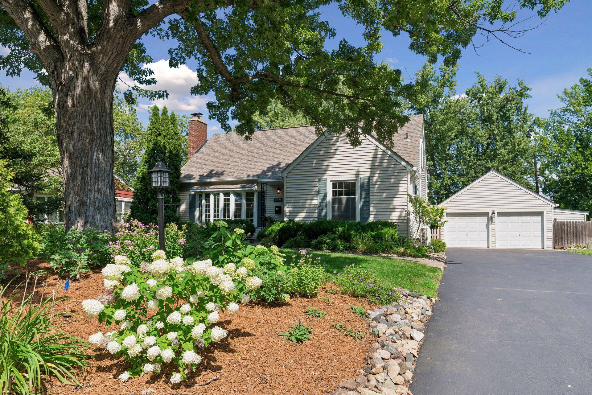 1709 Preston LN, Hopkins, MN 55343