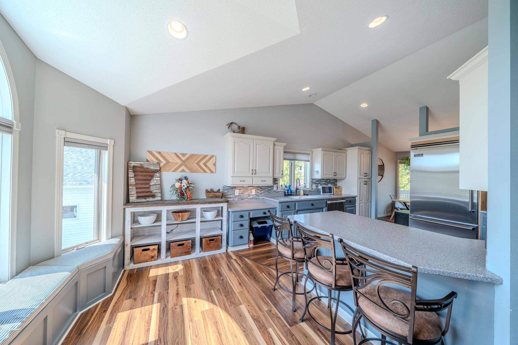 2501 PARKVIEW DR S, Fargo, ND 58103