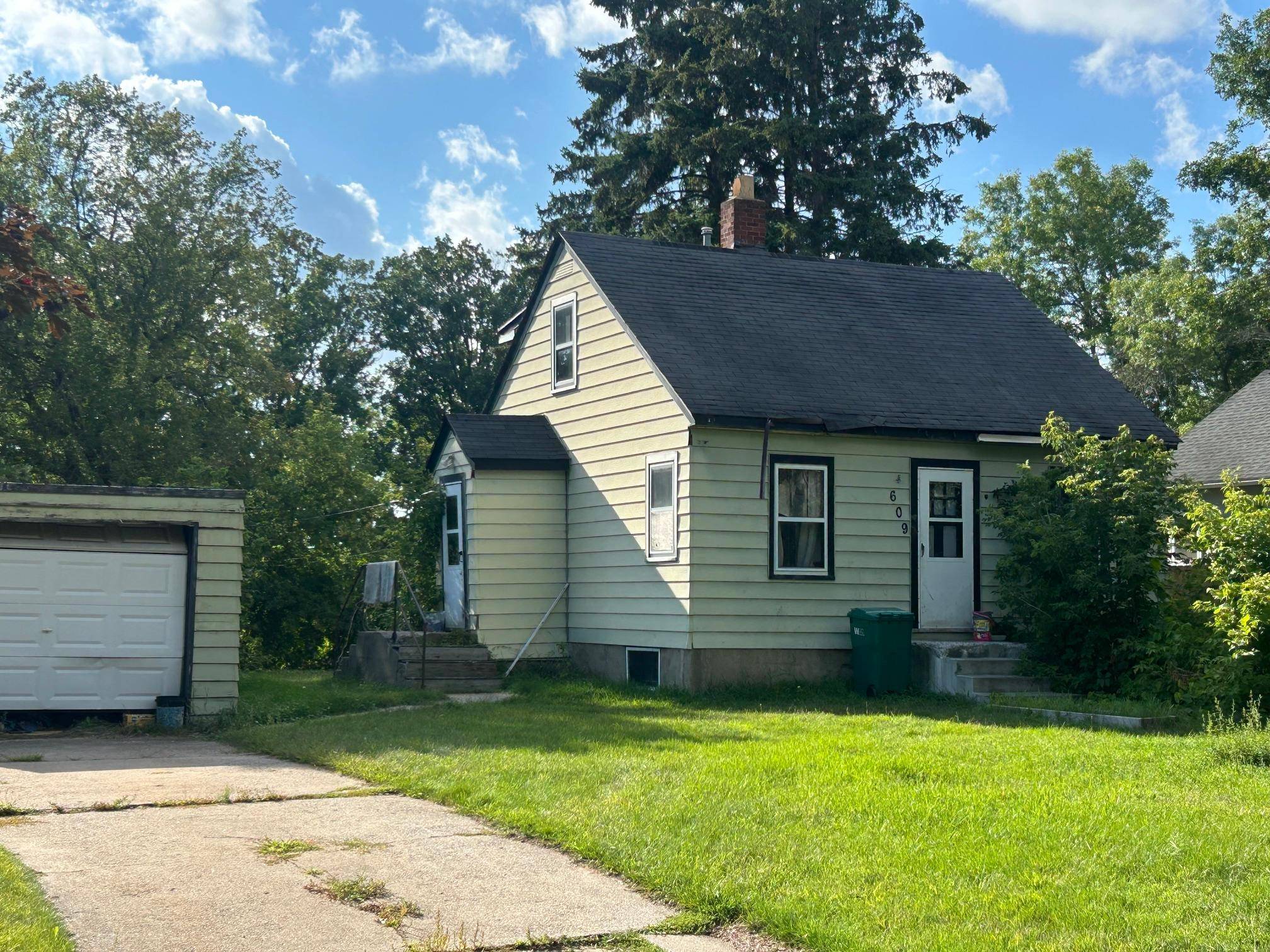 609 NW 9th AVE, Grand Rapids, MN 55744