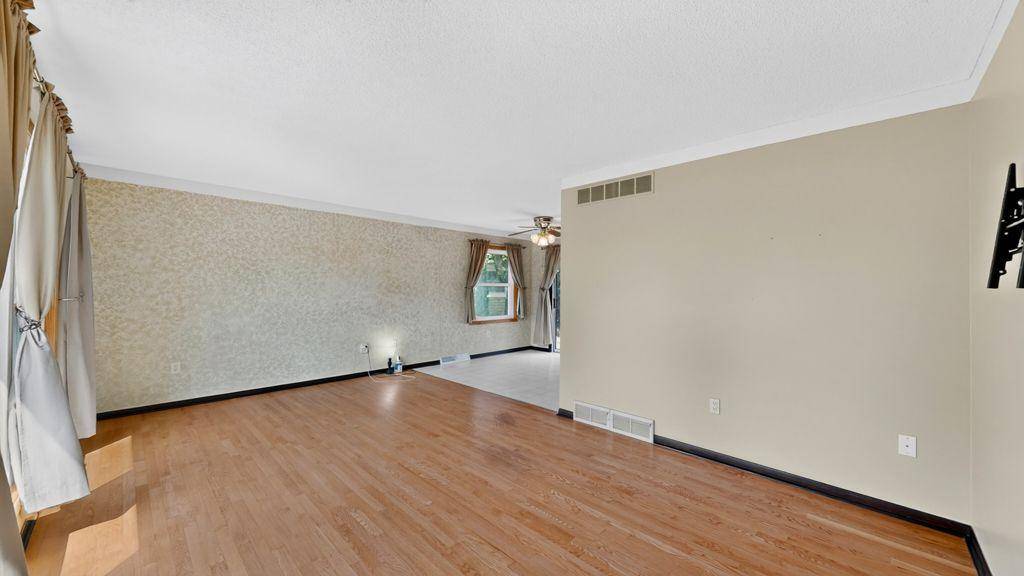 115 1st ST SE, Plainview, MN 55964