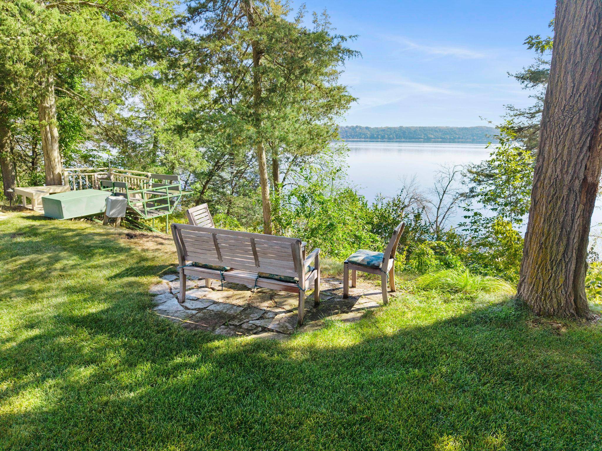 945 Quentin AVE S, Lakeland, MN 55043
